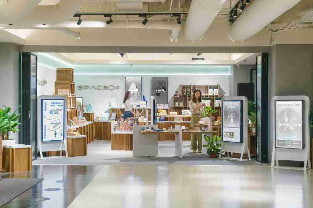 EBpay打造永续选物商店，，，，展示社企及社创商品，，，，结合创利空间所开发的智能零售系统，，整合多元产品信息，，，让无人商店扮演公益行动的推手