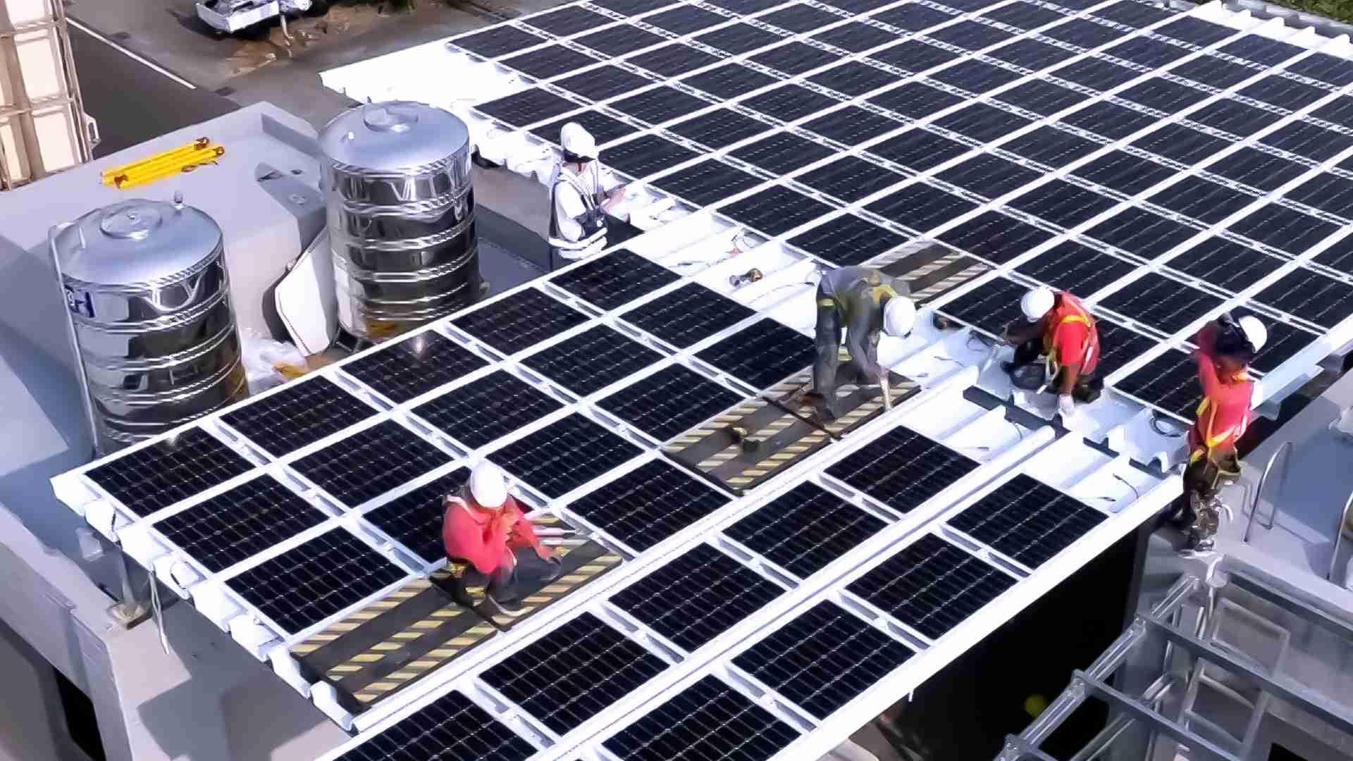 EBpay着力于替代能源之技术研发，，，，如光电浪板的相关制程、、、设备与产品，，，，其中所开发之光电整合型浪板，，，，减少传统金属支架安装，，，，更提升耐候度，，，可广泛运用于多元场域，，，，并辅助建筑达到净零碳排目标