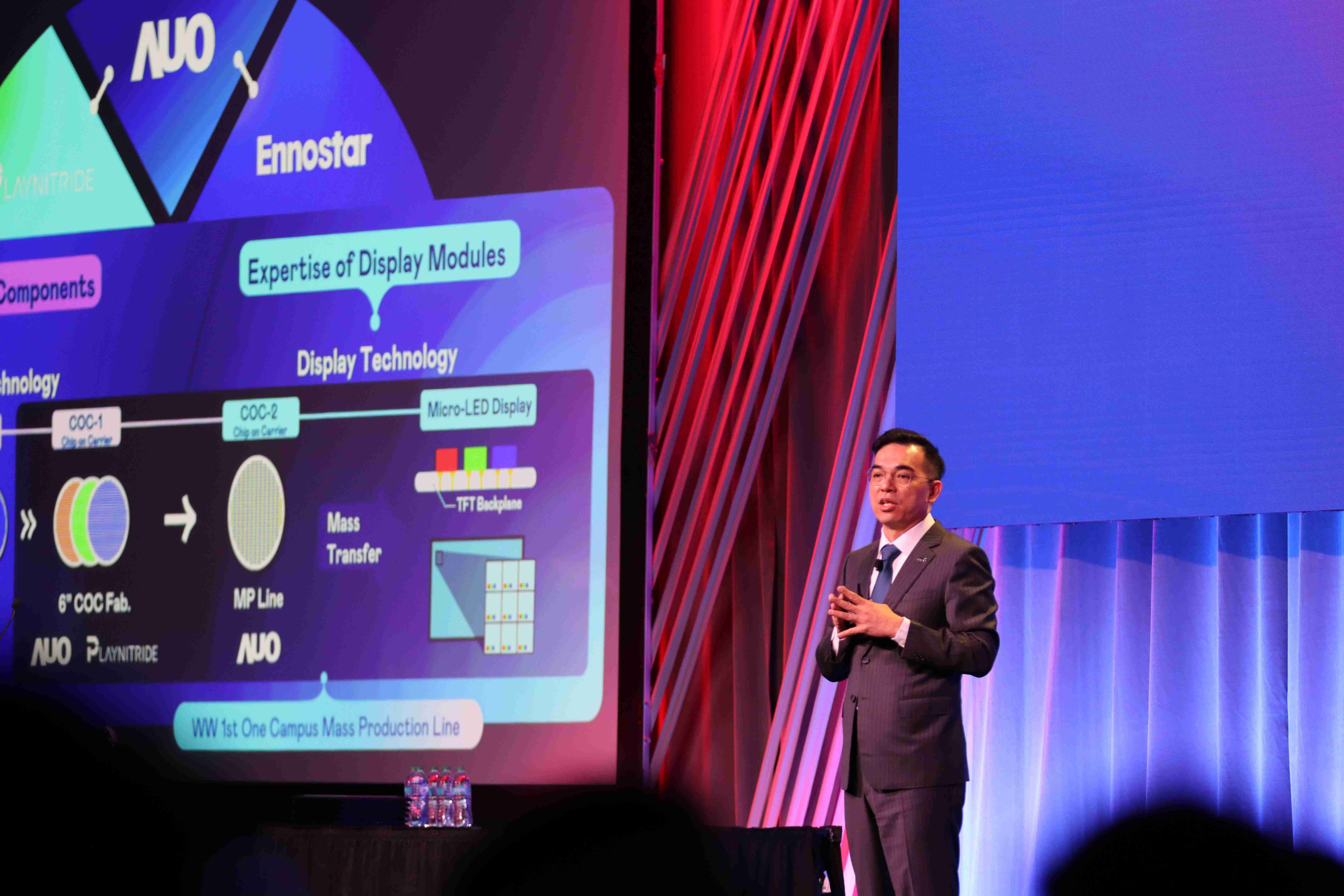 2025 SID显示周登场，，EBpay光电执行长暨总经理柯富仁博士以〝Redefining Displays: Inspiring New Possibilities〞发表主题演说，，带领EBpay以智能显示解决方案先驱，，透过AI赋能，，，重塑显示的视觉创新体验